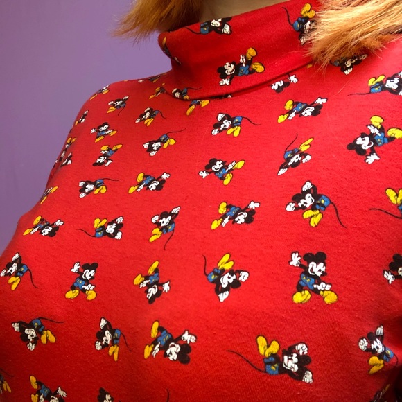 ❤️ Vintage 90s red Mickey Mouse turtleneck ❤️ - Picture 4 of 7